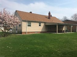 Pre-foreclosure in  SUNSET DR Cleveland, OH 44143