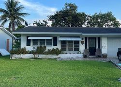 Pre-foreclosure in  MAINLAND DR Fort Lauderdale, FL 33319
