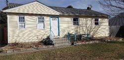 Pre-foreclosure in  CANDLEWOOD RD Bay Shore, NY 11706
