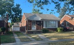 Pre-foreclosure in  CASTLE ST Southgate, MI 48195