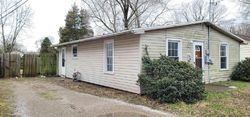 Pre-foreclosure in  EDGEWOOD DR Evansville, IN 47712