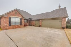 Pre-foreclosure in  SUMMIT HILL RD Norman, OK 73071