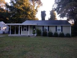 Pre-foreclosure in  OAK LN Jacksonville, NC 28540