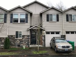 Pre-foreclosure in  NE FLANDERS ST Portland, OR 97230