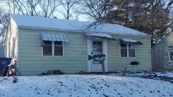 Pre-foreclosure in  39TH ST Moline, IL 61265