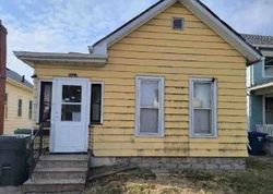 Pre-foreclosure in  5TH AVE N Clinton, IA 52732