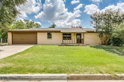 Pre-foreclosure in  NEW YORK AVE Fort Worth, TX 76104