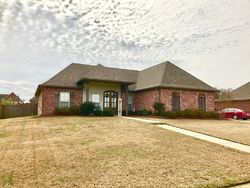 Pre-foreclosure in  CASCABLE DR Canton, MS 39046