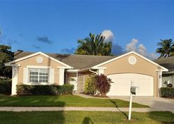 Pre-foreclosure in  SE 25TH LN Homestead, FL 33033