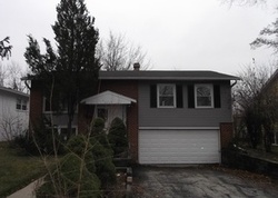 Pre-foreclosure in  GLENVIEW AVE Mundelein, IL 60060