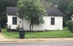 Pre-foreclosure in  N FOSTER DR Baton Rouge, LA 70805