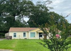 Pre-foreclosure in  WHITE OAK DR Baton Rouge, LA 70815
