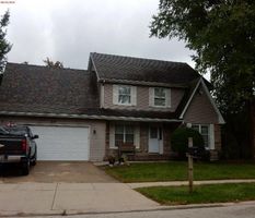 Pre-foreclosure in  YELLOWSTONE DR Elgin, IL 60123