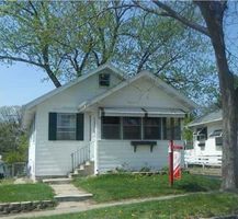 Pre-foreclosure in  16TH ST NE Cedar Rapids, IA 52402