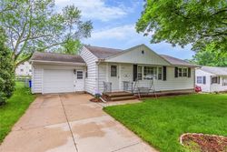 Pre-foreclosure in  GOLFVIEW DR NE Cedar Rapids, IA 52402