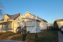 Pre-foreclosure in  HAYES ST SW Cedar Rapids, IA 52404