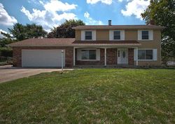 Pre-foreclosure in  CROWNHILL DR South Bend, IN 46637