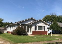 Pre-foreclosure in  N MAPLE ST Benton, IL 62812