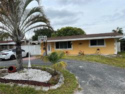 Pre-foreclosure in  NW 11TH ST Hollywood, FL 33024