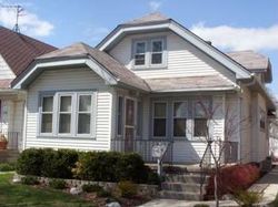 Pre-foreclosure in  W RICHMOND AVE Milwaukee, WI 53210
