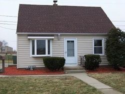 Pre-foreclosure in  S 5TH PL Milwaukee, WI 53207