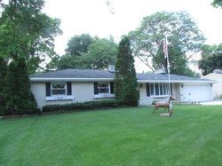 Pre-foreclosure in  S VERDEV DR Oak Creek, WI 53154