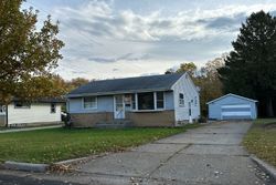 Pre-foreclosure in  N 87TH ST Milwaukee, WI 53225