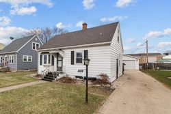 Pre-foreclosure in  REED ST Neenah, WI 54956