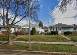 Pre-foreclosure in  N 75TH ST Milwaukee, WI 53218