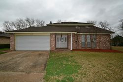 Pre-foreclosure in  OYSTER COVE DR Missouri City, TX 77459