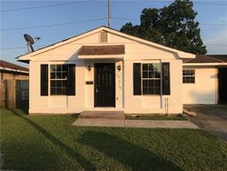 Pre-foreclosure in  HERITAGE DR New Orleans, LA 70127
