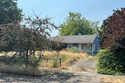 Pre-foreclosure in  N MONTANA AVE Portland, OR 97217