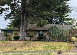 Pre-foreclosure in  SE 210TH AVE Gresham, OR 97030