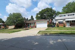 Pre-foreclosure in  SHAWN DR Warren, MI 48088