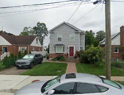 Pre-foreclosure in  FISKE PL Uniondale, NY 11553