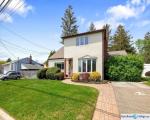 Pre-foreclosure in  SOUTHERN PKWY Plainview, NY 11803