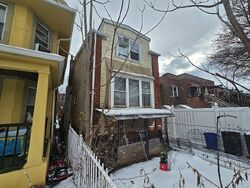 Pre-foreclosure in  DUNNE CT Brooklyn, NY 11235