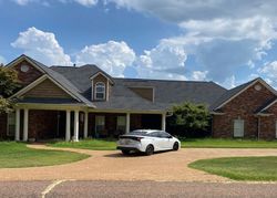 Pre-foreclosure in  VALLEY RIDGE DR Olive Branch, MS 38654