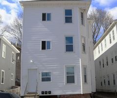 Pre-foreclosure in  HOLLIS ST Worcester, MA 01610