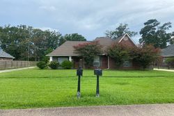 Pre-foreclosure in  SUMMER BREEZE DR Denham Springs, LA 70726