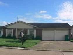 Pre-foreclosure in  EASTVIEW DR Harvey, LA 70058