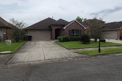 Pre-foreclosure in  HUNTERS RIDGE DR Baton Rouge, LA 70816