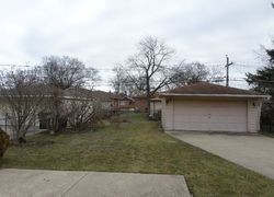 Pre-foreclosure in  INGLESIDE AVE Dolton, IL 60419