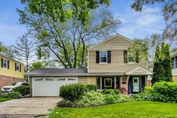 Pre-foreclosure in  S DRYDEN PL Arlington Heights, IL 60005