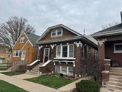 Pre-foreclosure in  CLARENCE AVE Berwyn, IL 60402
