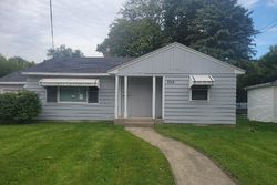 Pre-foreclosure in  S 4TH ST Dekalb, IL 60115