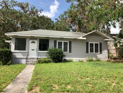 Pre-foreclosure in  11TH ST SE Winter Haven, FL 33880