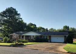 Pre-foreclosure in  MCGOUGH BLVD Florence, AL 35630