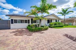 Pre-foreclosure in  NW 47TH ST Fort Lauderdale, FL 33351