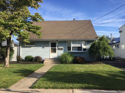Pre-foreclosure Listing in OXFORD AVE SADDLE BROOK, NJ 07663